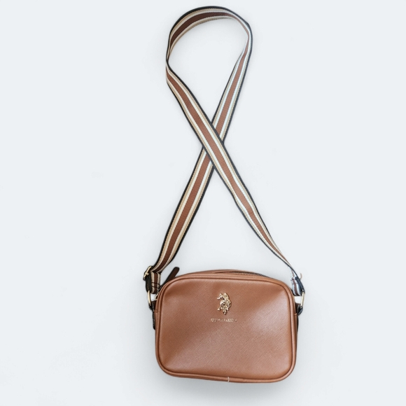 CLASSIC ZIP CROSSBODY BAG - Picture 4 of 8